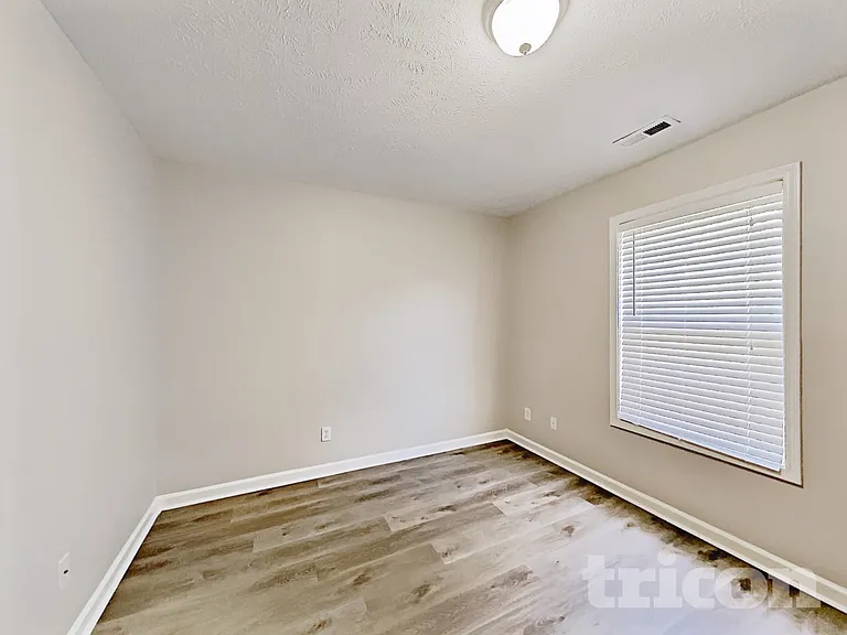 9023 Nevada Ave — Photo 14