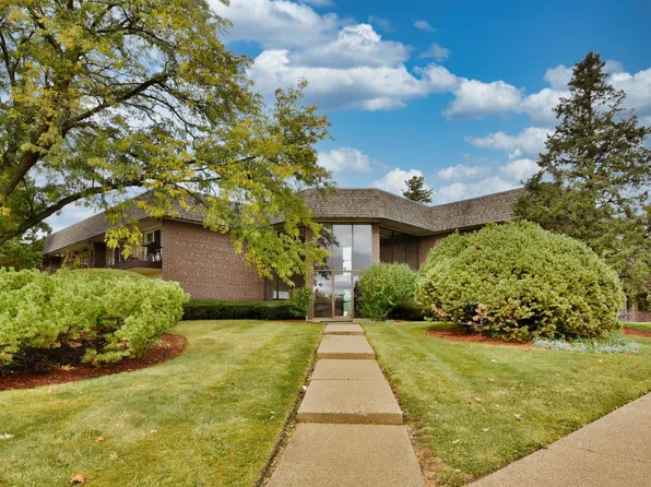 3N550 Crown Rd APT 9, Elmhurst, IL 60126