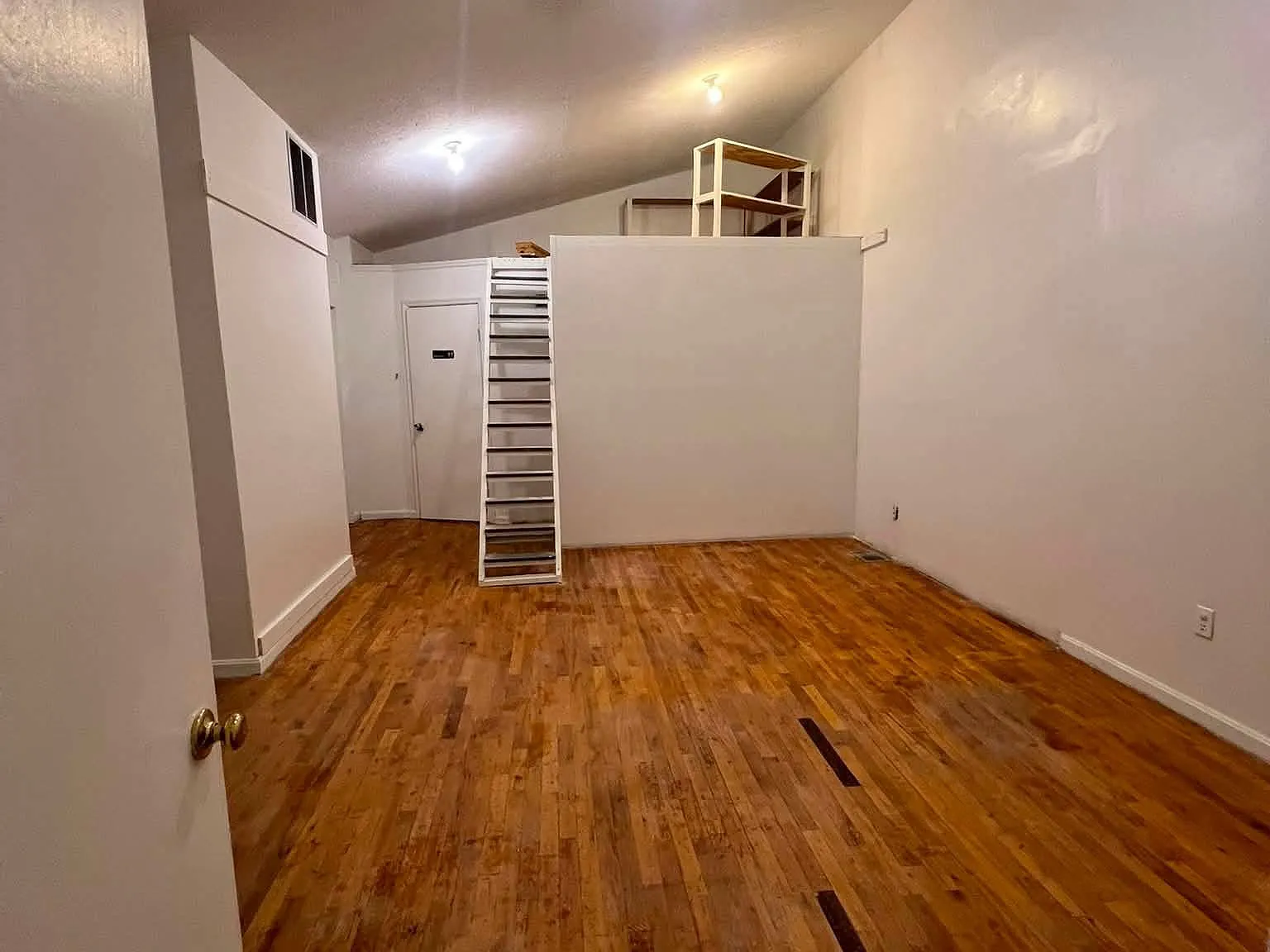 3 bed, 1200 sqft, $2,000 — Photo 4