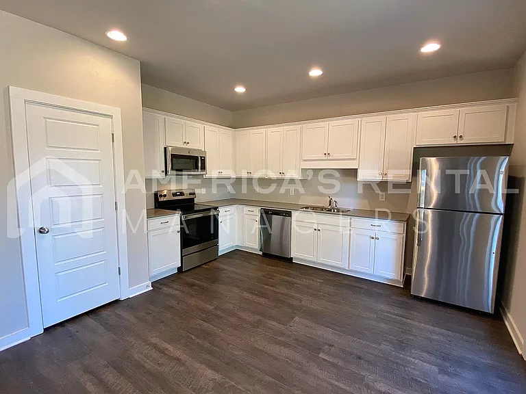 567 Andrew Dr — Photo 5