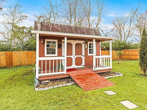 2nd image of 4261 Essex Terrace Cir