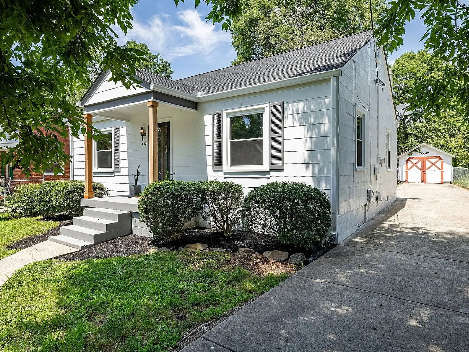 2 bed, 1.0 bath, 884 sqft, $1,700 — Photo 2