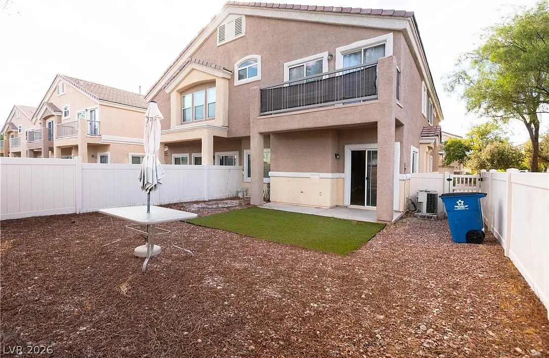 3 bed, 2.5 bath, 1625 sqft, $1,750 — Photo 4