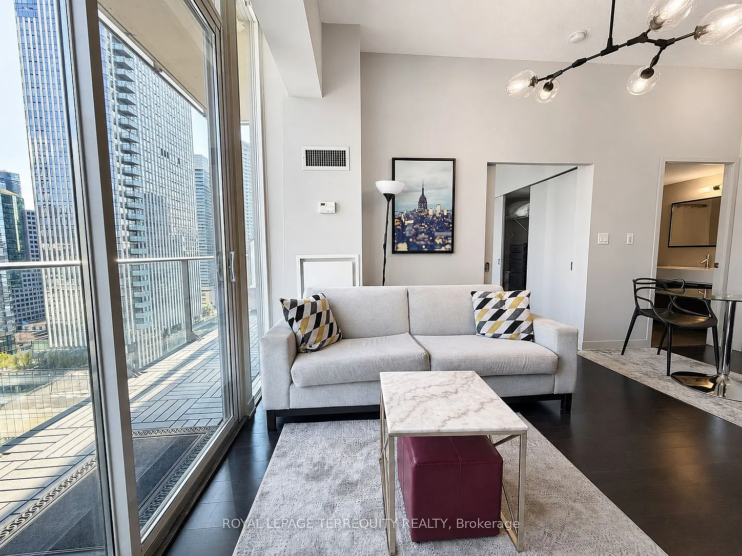 Boutique 2 Condominiums — Photo 4