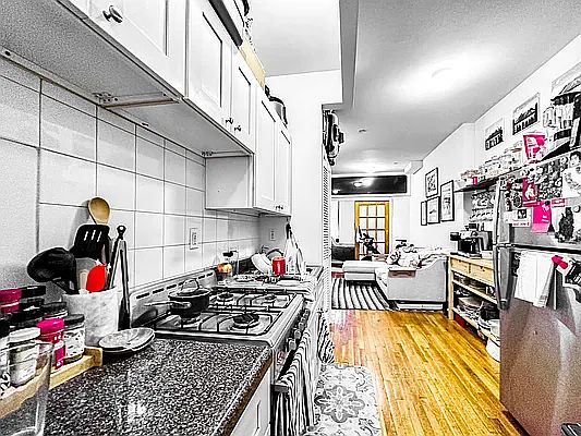 2nd image of 199 Orchard St APT 2RS