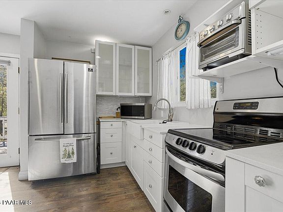 2nd image of 225 Cory Ave