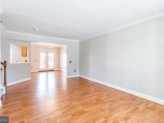 3rd image of 212 Gentlebrook Rd