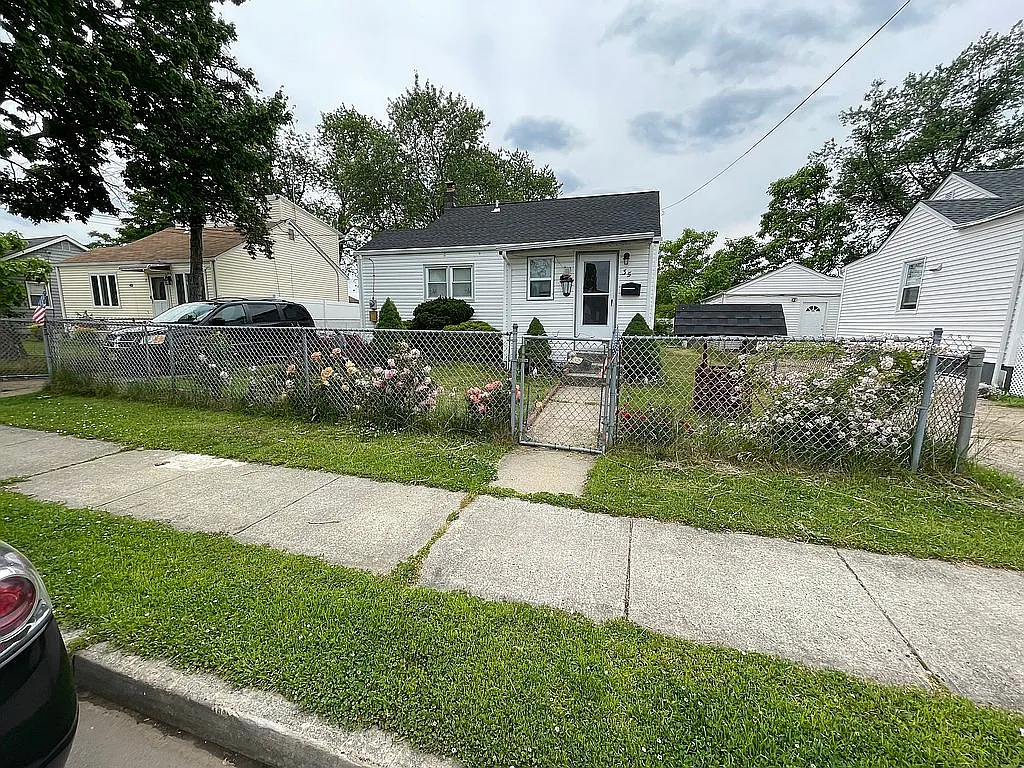 35 Eisenhower Dr photo 1