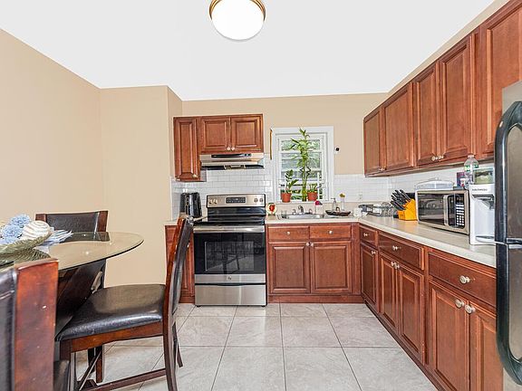 3rd image of 2 Carlisle Pl Floor 2