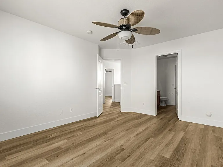 7007 W Mercer Ln — Photo 10