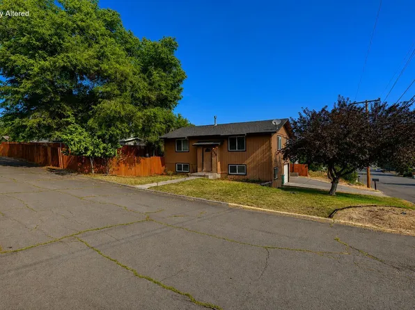 136 SE G St, Madras, OR 97741