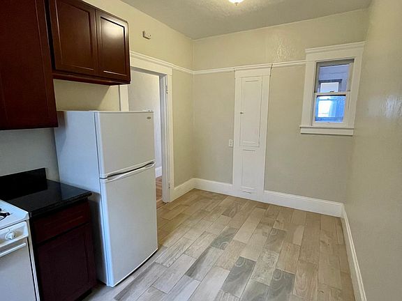 3rd image of 627 Page St APT 5
