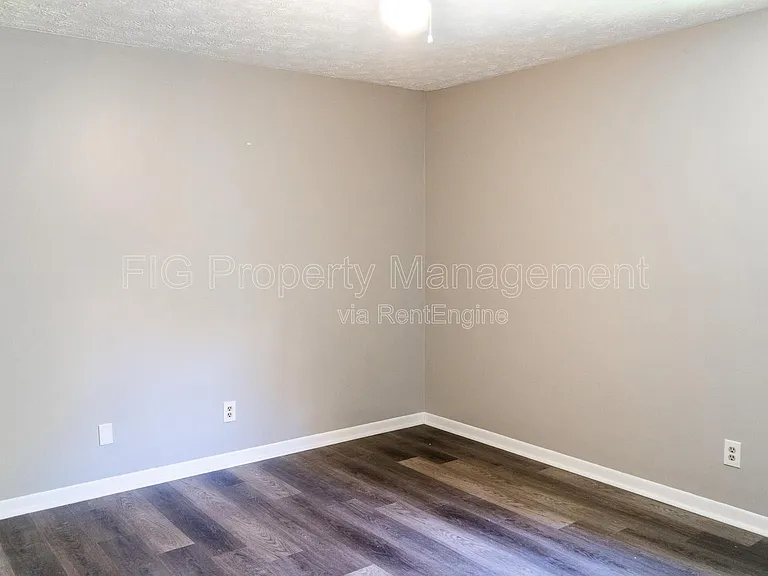 129 Hillcrest Dr #8 — Photo 6