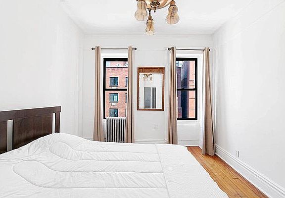 5th image of 330 W 46th St #5W