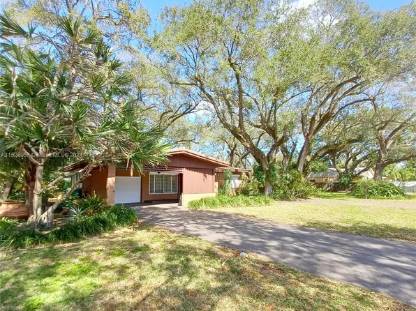 651 NE 160th Ter, Miami, FL 33162