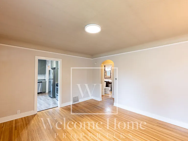 334 E Chestnut St — Photo 12