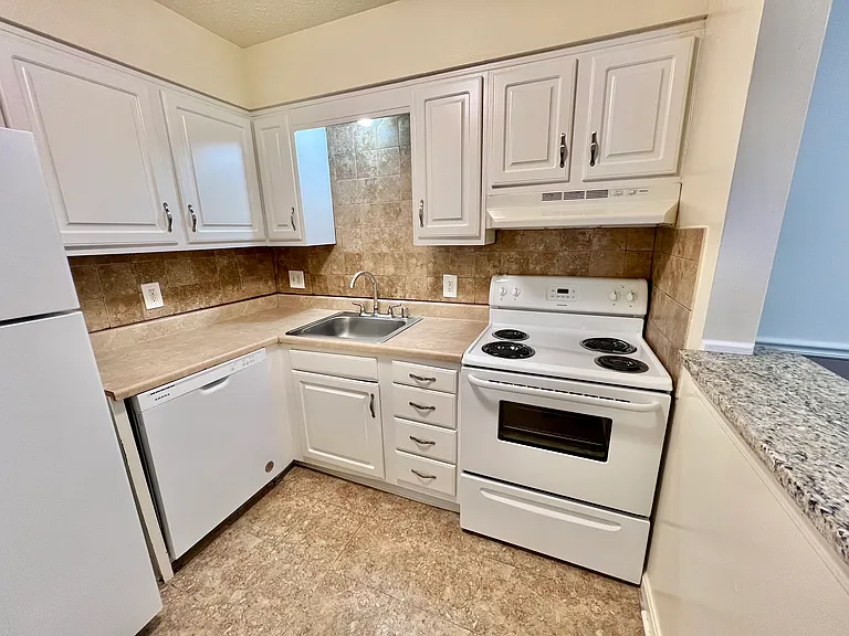 Countrybrook Apartments — Photo 94