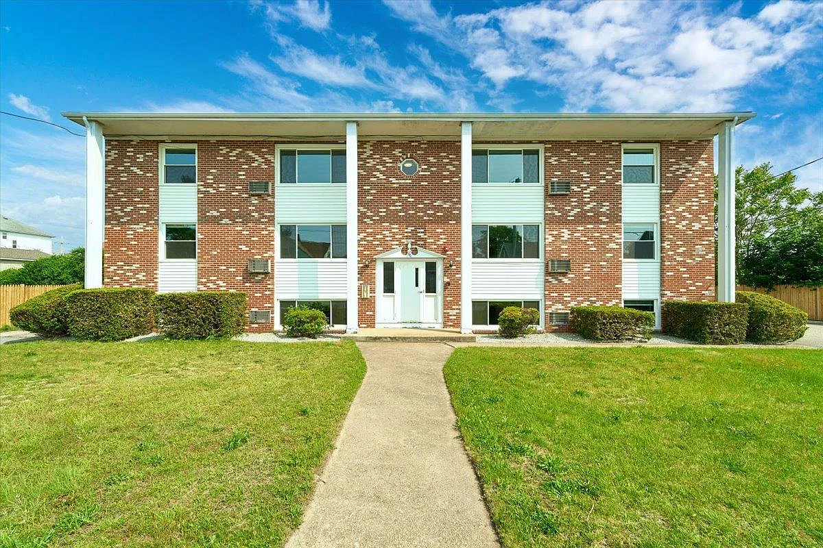 2 bed, 969 sqft, $2,000 — Photo 1