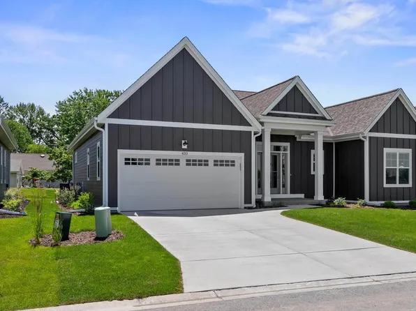 433 Sandy CIRCLE, Pewaukee, WI 53072