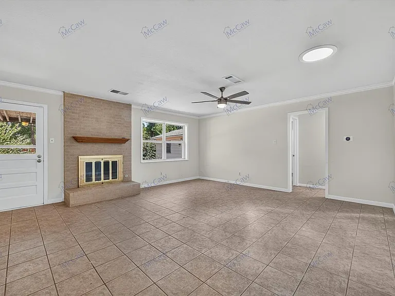 1901 Knoxville Dr — Photo 4