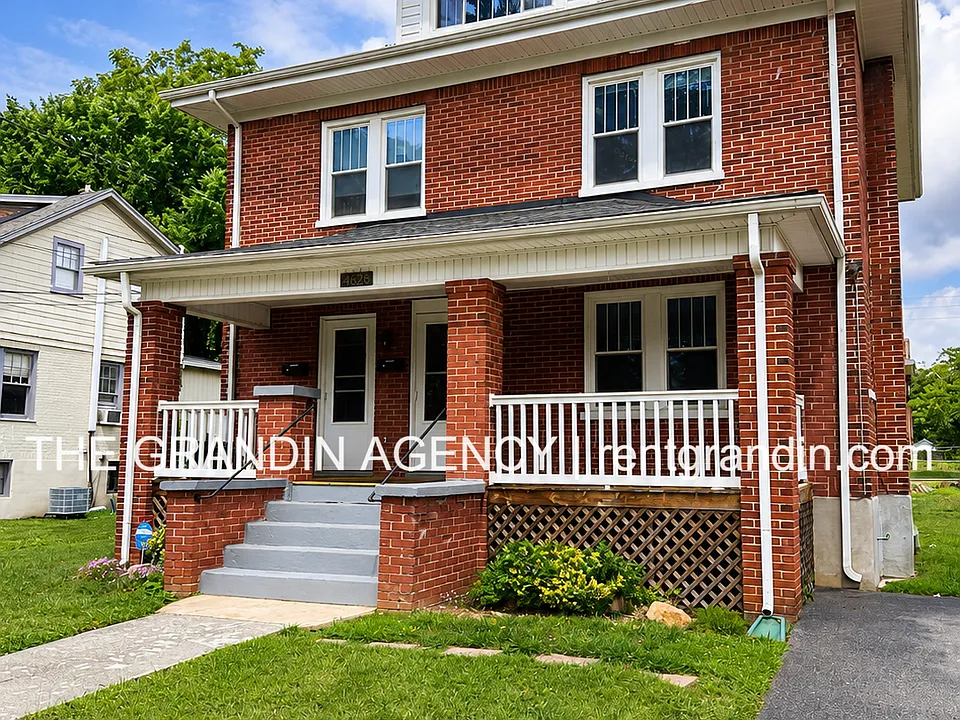 2818 Burton Ave NW #B
