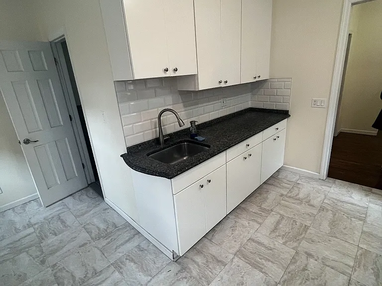 110 Hawthorne Ave #2 — Photo 1