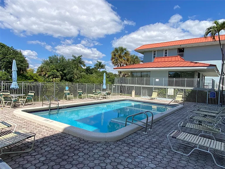 455 S Pine Island Rd #110C — Photo 30