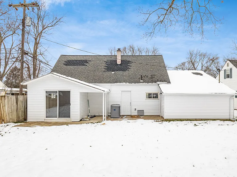 565 Virginia Cir W — Photo 28