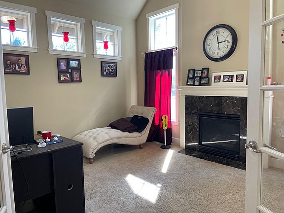 3rd image of 2530 35th Ave NE