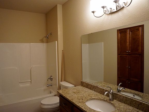 4th image of 3503 White Oak Way