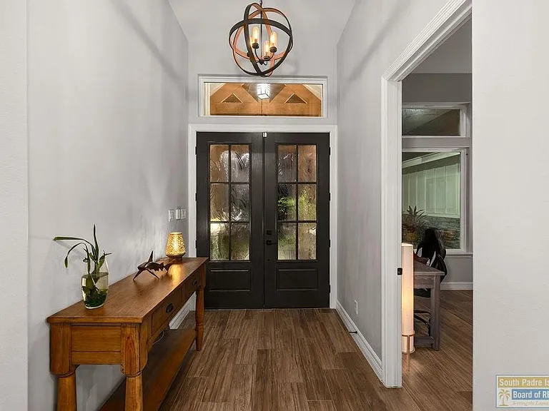 124 Torrey Pines Rd — Photo 4
