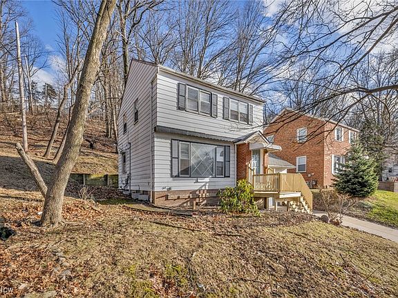 4th image of 24700 Hawthorne Dr
