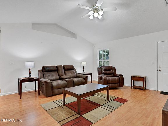 2nd image of 1921 WILLESDON Drive W