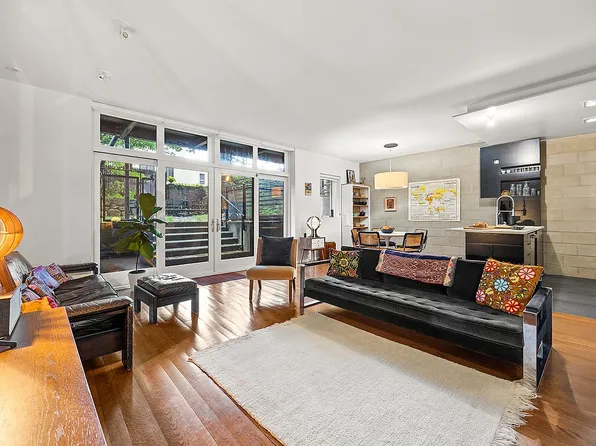 272 21st St APT 1, Brooklyn, NY 11215