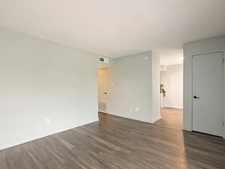 Verde Apartments — Photo 32