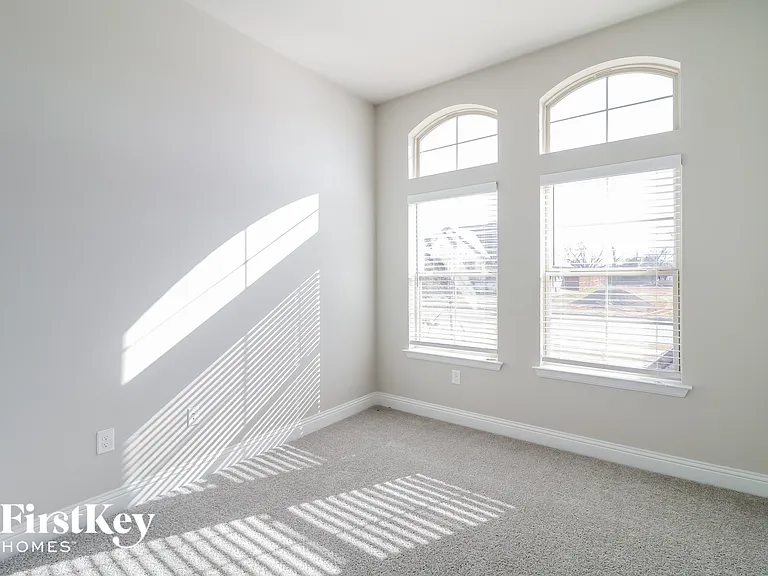 109 Independence Dr — Photo 12