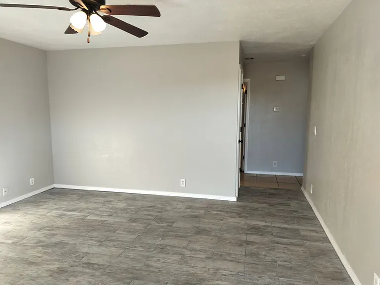 105 W Clegern Ave — Photo 2