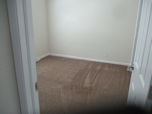 5th image of 2 Willow Dr #14
