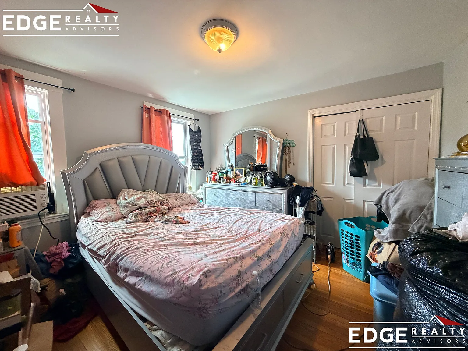4 bed, 1.0 bath, 1100 sqft, $3,100 — Photo 4