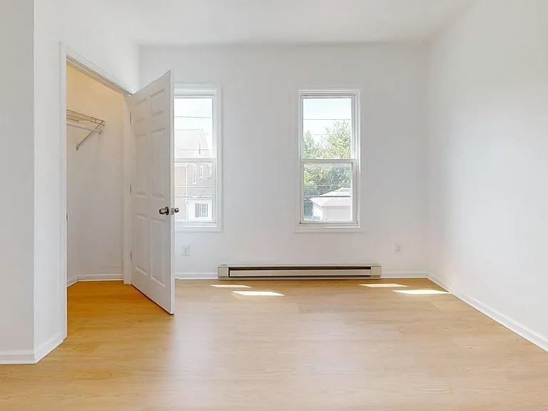 2550 Elyria Ave — Photo 80