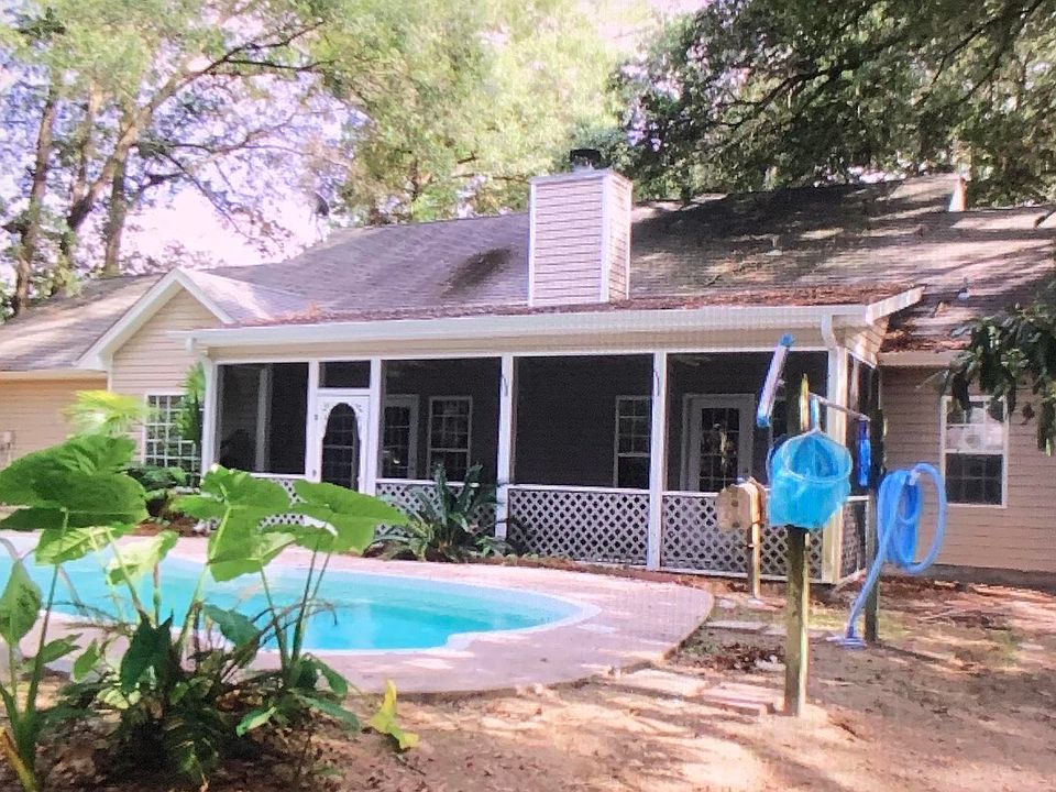 2nd image of 21 Woodlake Dr