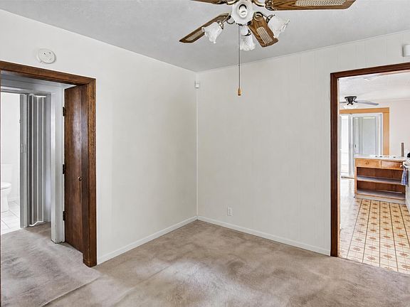 4th image of 2818 E Grand Ave
