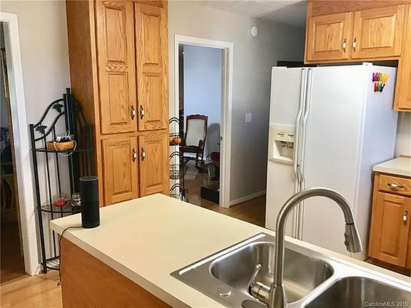 3rd image of 239 Meadow Oaks Dr