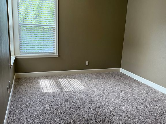 4th image of 2558 S Gatewood Ln