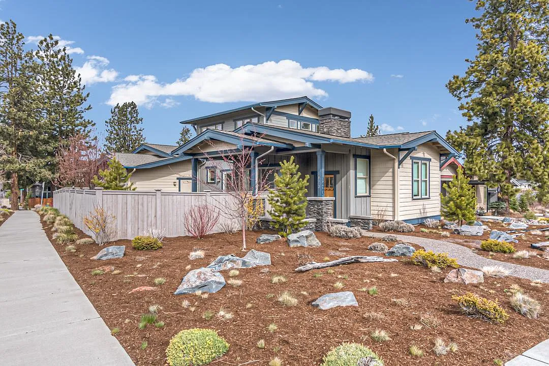 1423 NW Mount Washington Dr — Photo 1