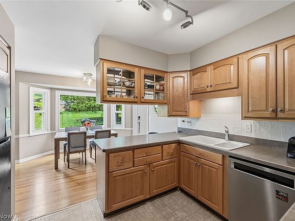 4th image of 6848 Rosemont Dr