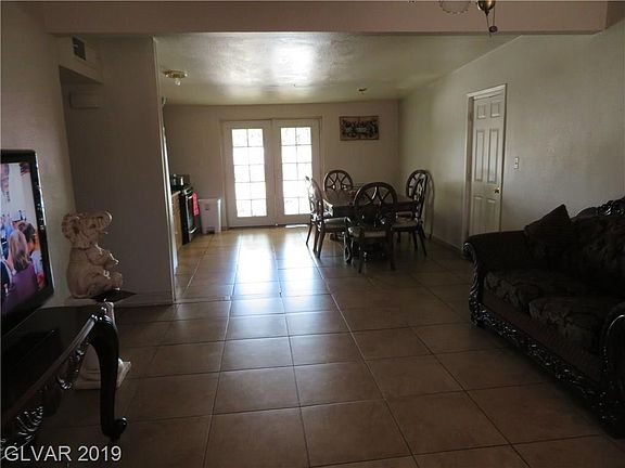 2nd image of 1579 Palma Vista Ave
