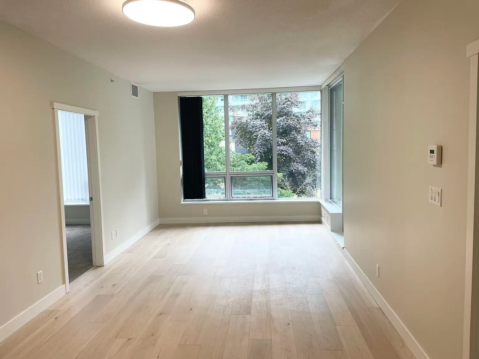 2 bed, 883 sqft, $3,600 — Photo 3