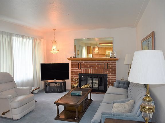 5th image of 2240 W Park Ave