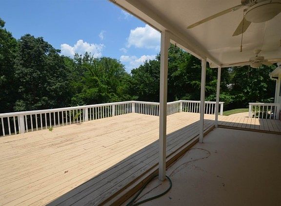 4th image of 2335 E Lake Dr NE